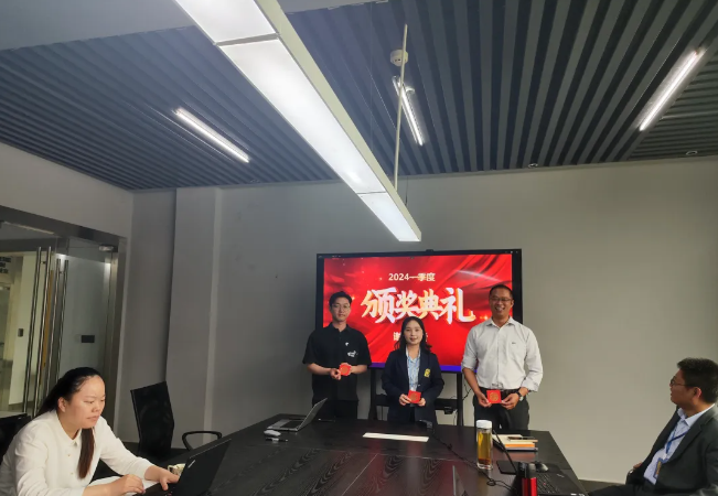 壹定发风管销售中心员工一季度颁奖